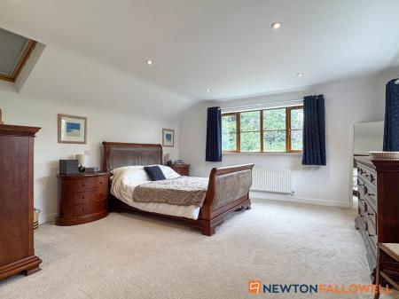6 bedroom Detached house for sale in Town Street, Westborough