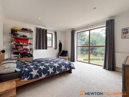 6 bedroom Detached house for sale in Town Street, Westborough