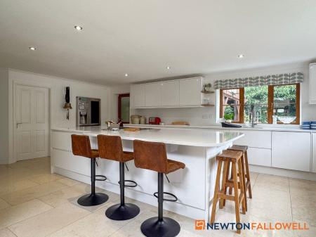 6 bedroom Detached house for sale in Town Street, Westborough