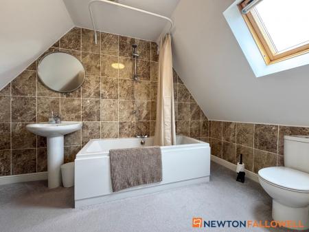 6 bedroom Detached house for sale in Town Street, Westborough