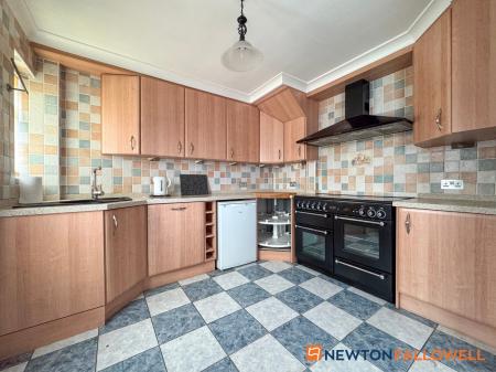 3 bedroom Terraced House for sale in Wolsey Road, Newark
