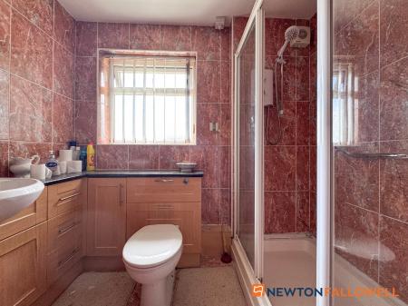 3 bedroom Terraced House for sale in Wolsey Road, Newark