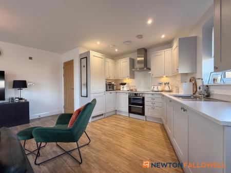 2 bedroom Flat for sale in Green Avenue, Newark