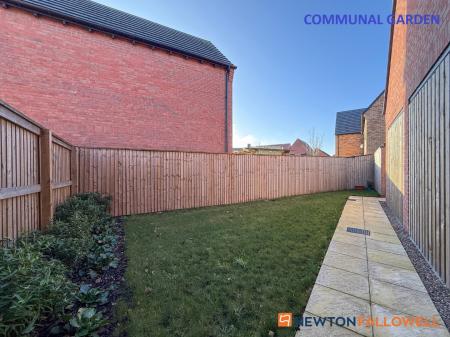 2 bedroom Flat for sale in Green Avenue, Newark