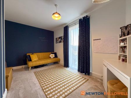 2 bedroom Flat for sale in Green Avenue, Newark
