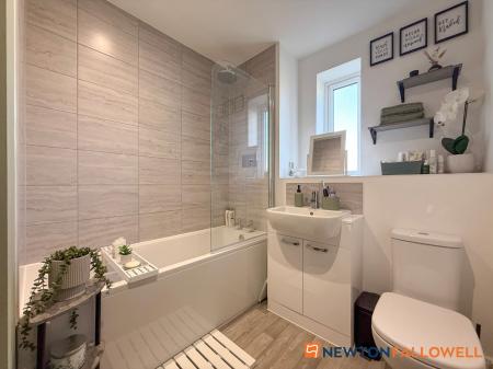 2 bedroom Flat for sale in Green Avenue, Newark