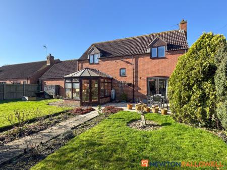 4 bedroom Detached house for sale in The Magnolias, Green Lane, Dry Doddington