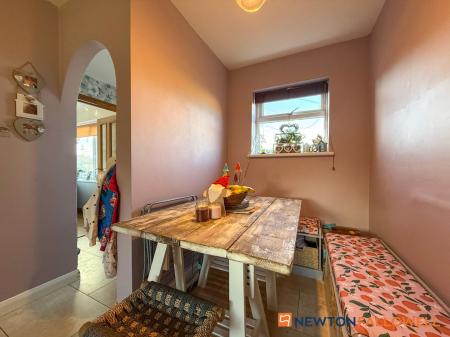 3 bedroom End of terrace house for sale in Cranmer Road, Newark