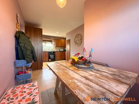 3 bedroom End of terrace house for sale in Cranmer Road, Newark