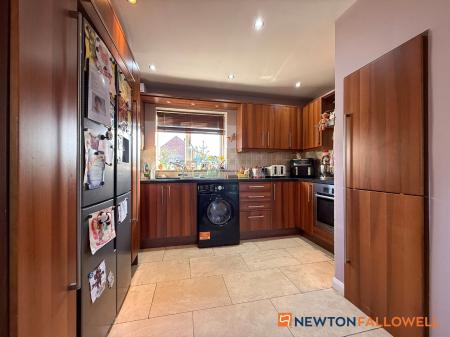 3 bedroom End of terrace house for sale in Cranmer Road, Newark