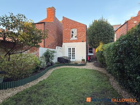 3 bedroom Semi-detached house for sale in Wellington Road, Newark