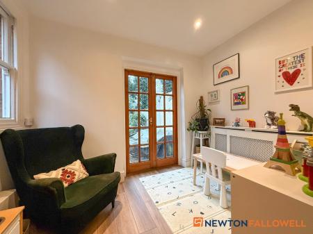 3 bedroom Semi-detached house for sale in Wellington Road, Newark