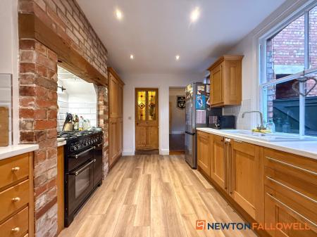 3 bedroom Semi-detached house for sale in Wellington Road, Newark