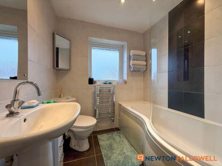 3 bedroom Detached house for sale in Robinson Close, Newark