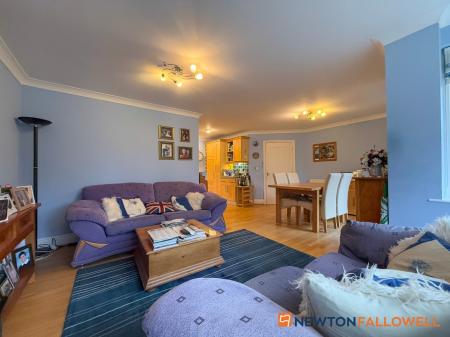 6 bedroom Detached house for sale in Glebe Park, Balderton