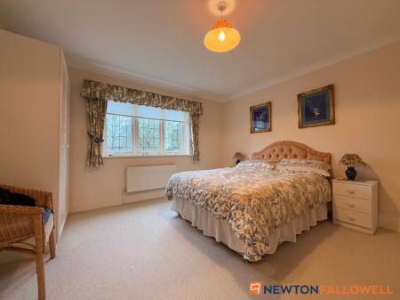 6 bedroom Detached house for sale in Glebe Park, Balderton