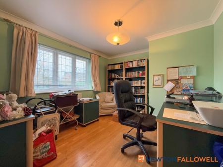 6 bedroom Detached house for sale in Glebe Park, Balderton