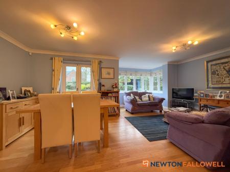 6 bedroom Detached house for sale in Glebe Park, Balderton