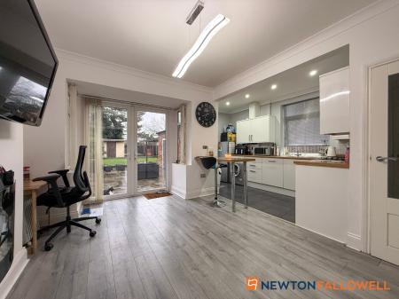 3 bedroom Semi-detached house for sale in Bancroft Road, Newark