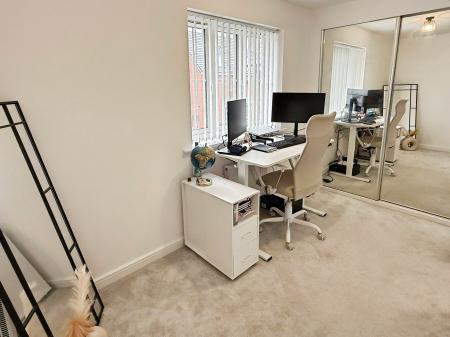 2 bedroom End of terrace house for sale in Abbots Drive, Oadby, LE2