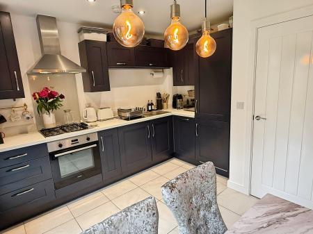 2 bedroom End of terrace house for sale in Abbots Drive, Oadby, LE2