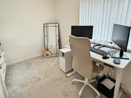 2 bedroom End of terrace house for sale in Abbots Drive, Oadby, LE2