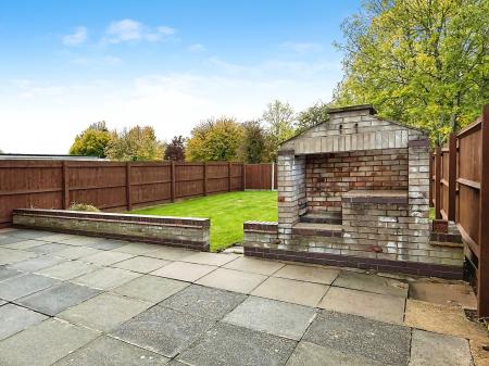 3 bedroom Semi-detached house for sale in Coombe Rise, Oadby, LE2