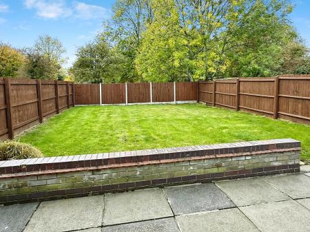 3 bedroom Semi-detached house for sale in Coombe Rise, Oadby, LE2