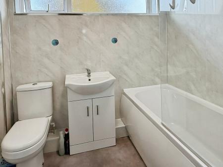 3 bedroom Semi-detached house for sale in Coombe Rise, Oadby, LE2