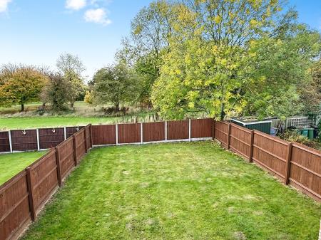 3 bedroom Semi-detached house for sale in Coombe Rise, Oadby, LE2