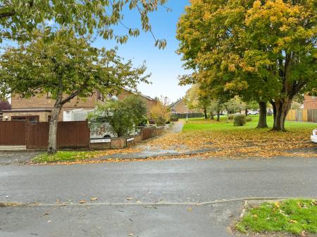 3 bedroom Semi-detached house for sale in Coombe Rise, Oadby, LE2