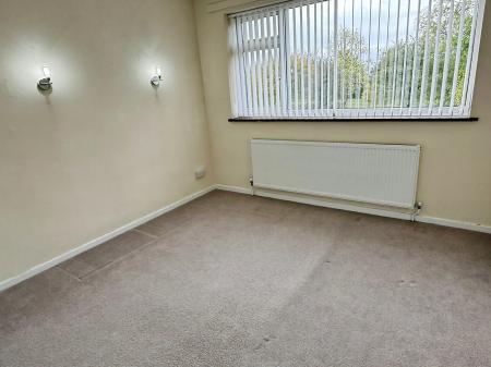3 bedroom Semi-detached house for sale in Coombe Rise, Oadby, LE2