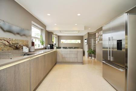 4 bedroom Detached house for sale in Devenports Hill, Bushby, LE7