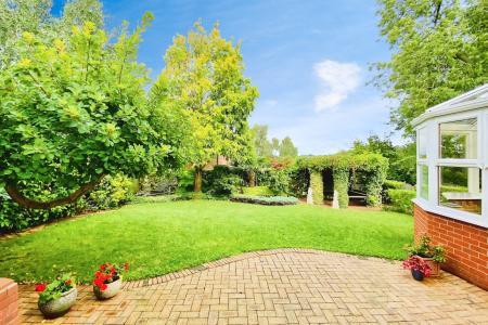 4 bedroom Detached house for sale in Devenports Hill, Bushby, LE7