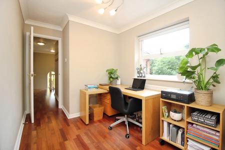 4 bedroom Detached house for sale in Devenports Hill, Bushby, LE7