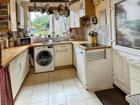 3 bedroom Semi-detached house for sale in Fiona Drive, Thurnby, LE7