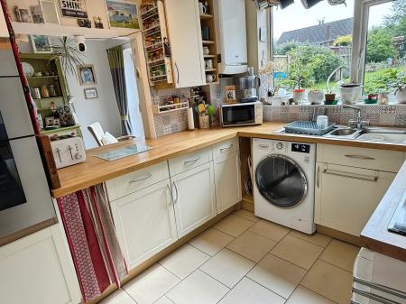 3 bedroom Semi-detached house for sale in Fiona Drive, Thurnby, LE7