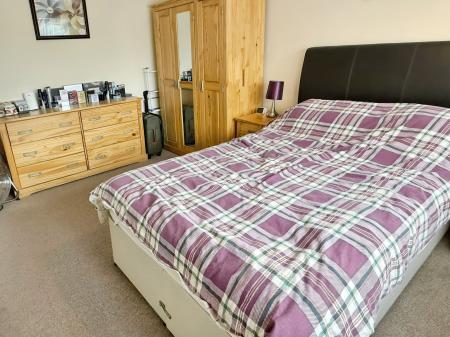 3 bedroom End of terrace house for sale in Flatholme Road, Netherhall, Leicester, LE5