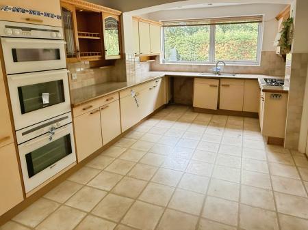 4 bedroom Detached house for sale in Hollies Way, Thurnby, Leicester, LE7