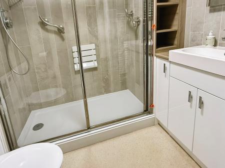 2 bedroom Bungalow for sale in London Road, Stoneygate, Leicester, LE2