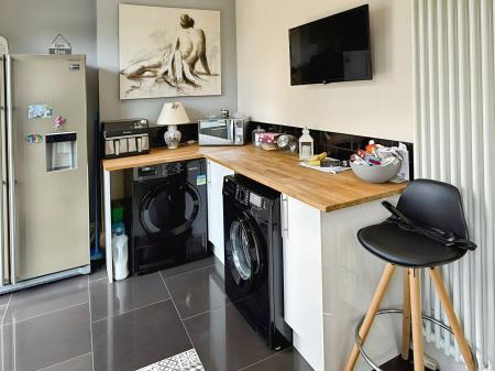 4 bedroom End of terrace house for sale in Lymington Road, Leicester, Leicester, LE5