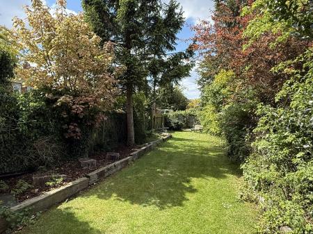 4 bedroom End of terrace house for sale in Lymington Road, Leicester, Leicester, LE5