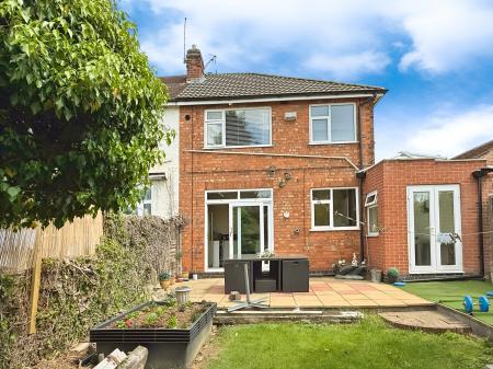 4 bedroom End of terrace house for sale in Lymington Road, Leicester, Leicester, LE5