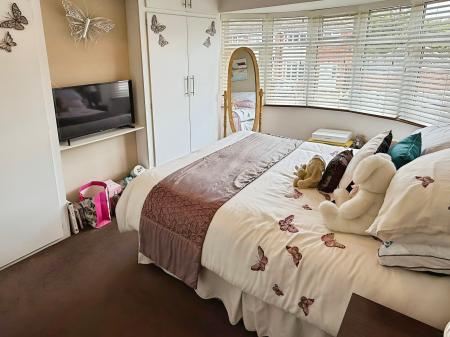 4 bedroom End of terrace house for sale in Lymington Road, Leicester, Leicester, LE5
