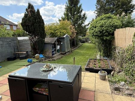 4 bedroom End of terrace house for sale in Lymington Road, Leicester, Leicester, LE5
