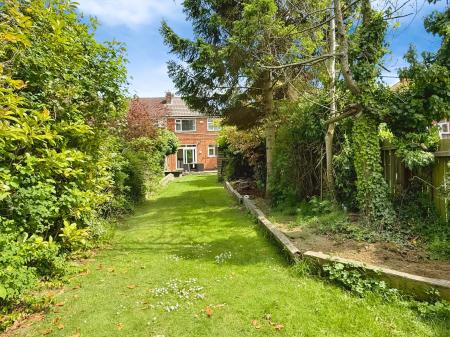 4 bedroom End of terrace house for sale in Lymington Road, Leicester, Leicester, LE5