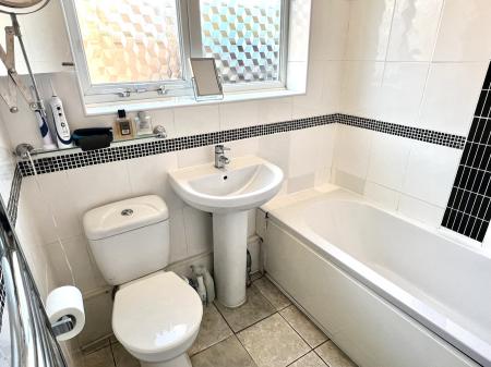 2 bedroom Detached bungalow for sale in Padgate Close, Scraptoft, Leicester, LE7