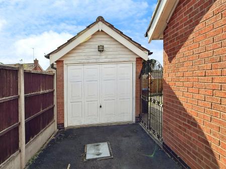 2 bedroom Detached bungalow for sale in Padgate Close, Scraptoft, Leicester, LE7