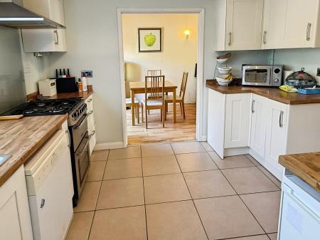 3 bedroom Semi-detached house for sale in Park Crescent, Oadby, Leicester, LE2