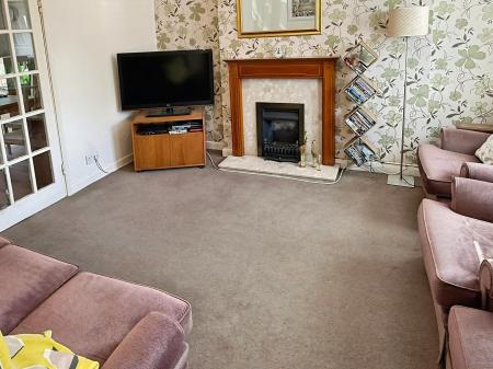 3 bedroom Semi-detached house for sale in Park Crescent, Oadby, Leicester, LE2